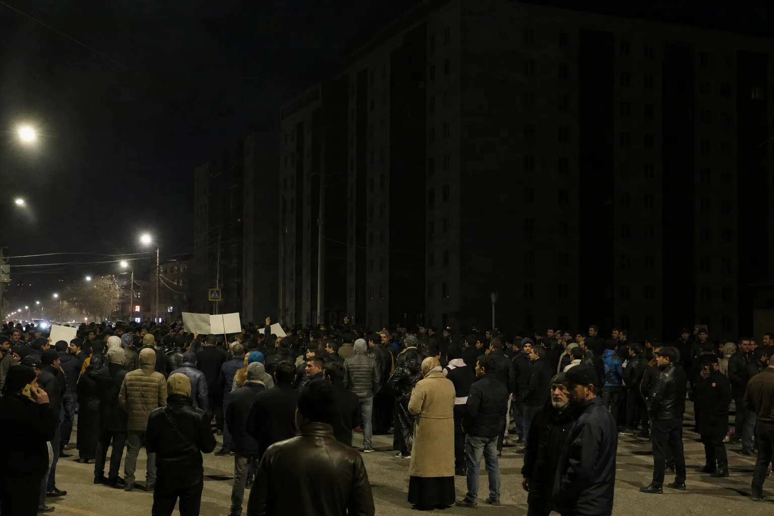 Жители Махачкалы вышли на протест из-за регулярных отключений электричества